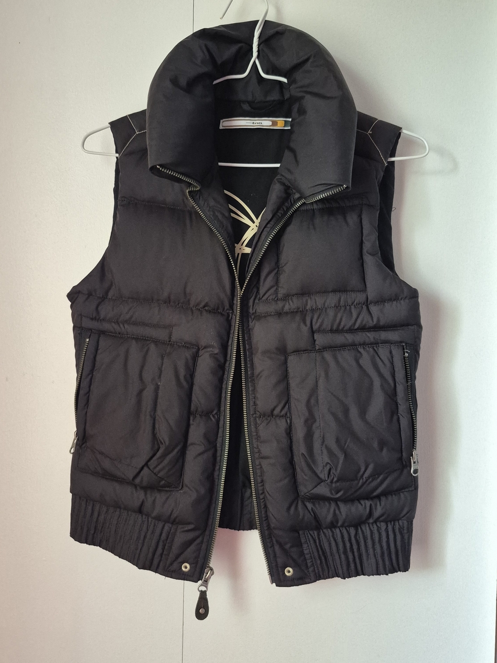 EUC TNA XXS Black Puffer Vest with Zipper Pockets